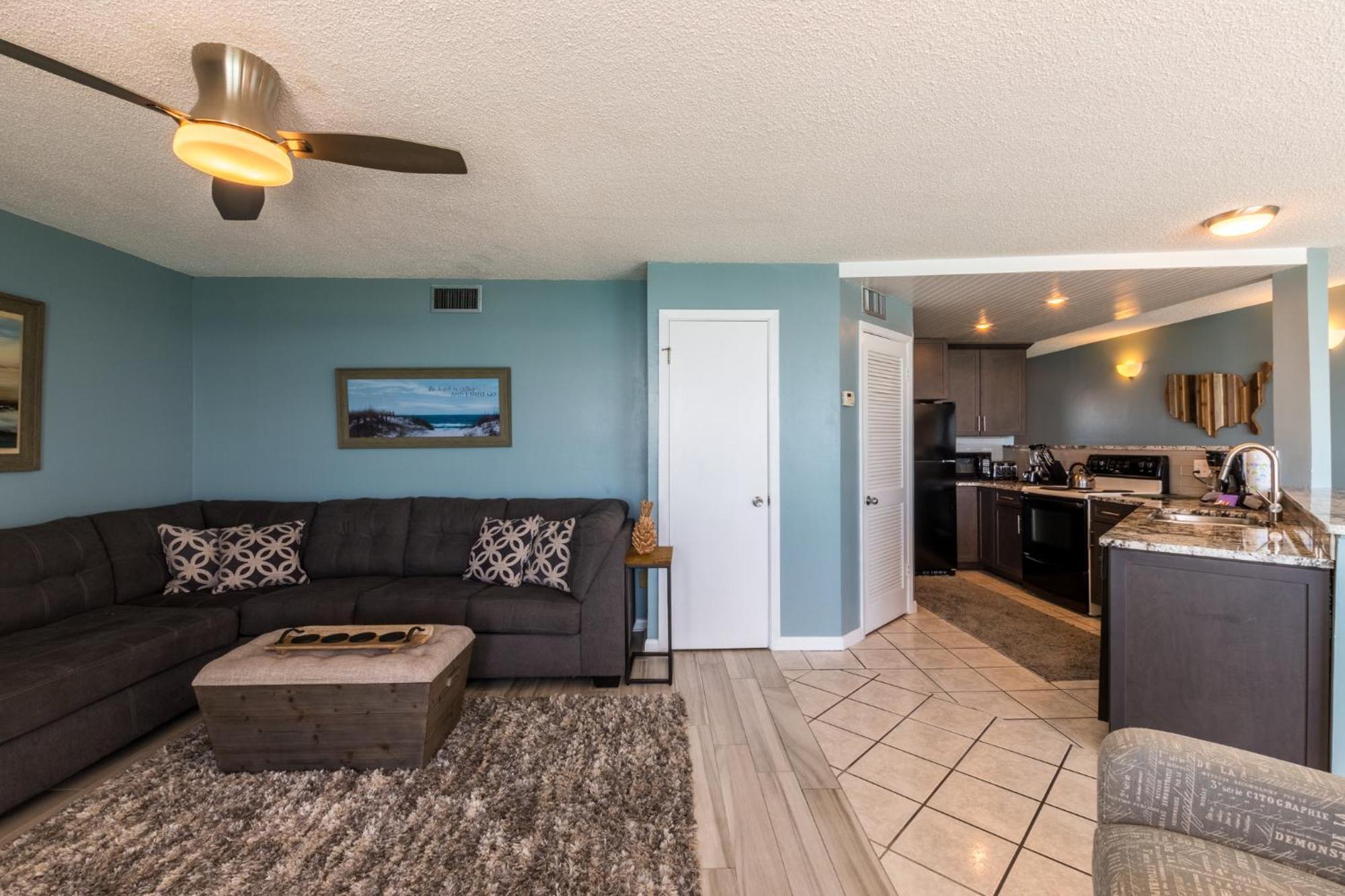 Aquavista Beach Resort By Sand Seeker Vacations Panama City Beach Room photo